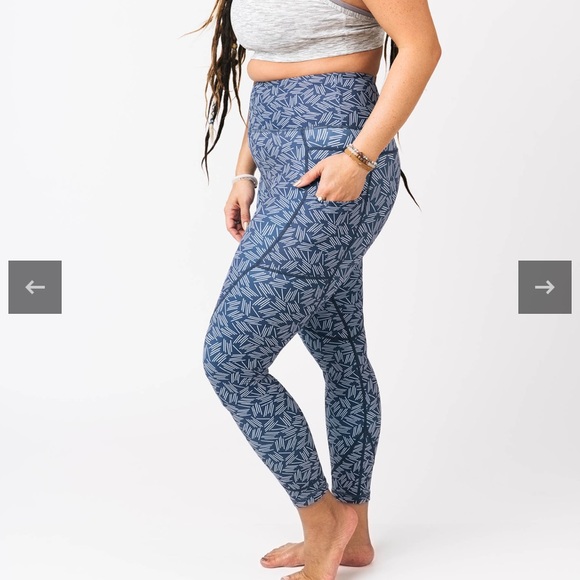 Zyia Pocket Light n’ Tight Leggings - Picture 3 of 3